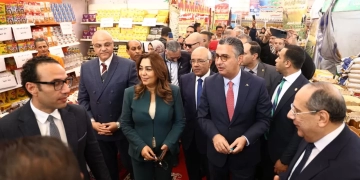 وزيرا التموين والتنمية المحلية يفتتحان معارض ومشروعات خدمية بالقليوبية 1 - جريدة المساء