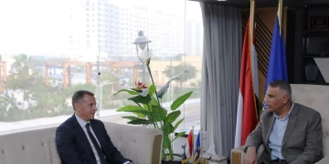 محافظ أسوان الجديد المهندس عمرو لاشين يبدأ مهام عمله بمراسم التسليم والتسلم مع المحافظ السابق 1 - جريدة المساء