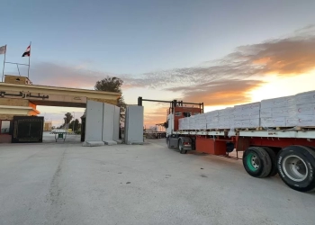 الهلال الأحمر يواصل خدماته الإنسانية في استقبال وتوديع الأشقاء