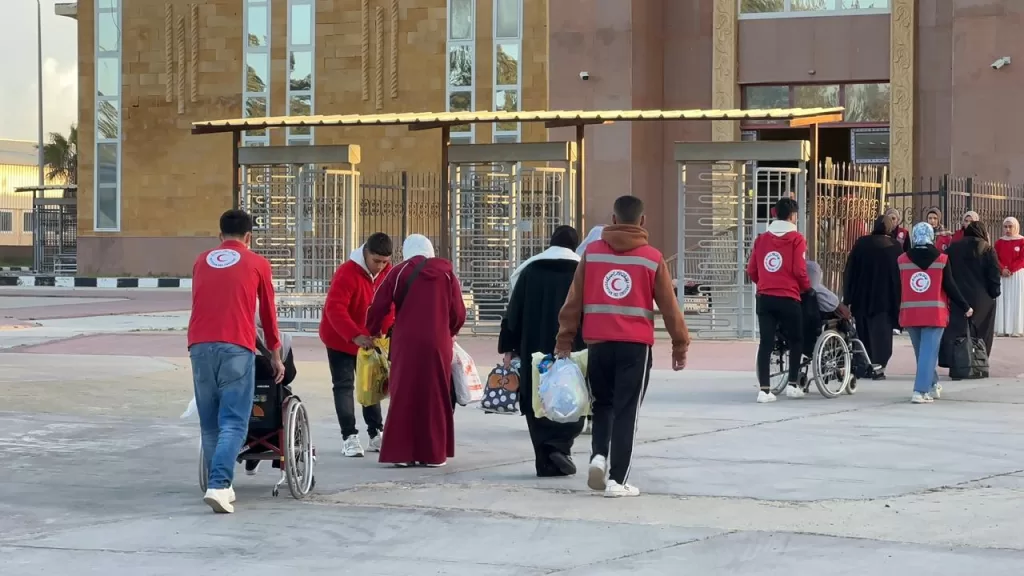 الهلال الأحمر يواصل خدماته الإنسانية في استقبال وتوديع الأشقاء 26 - جريدة المساء الهلال الأحمر يواصل خدماته الإنسانية في استقبال وتوديع الأشقاء 25 - جريدة المساء