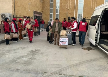 الهلال الأحمر يواصل خدماته الإنسانية في استقبال وتوديع الأشقاء