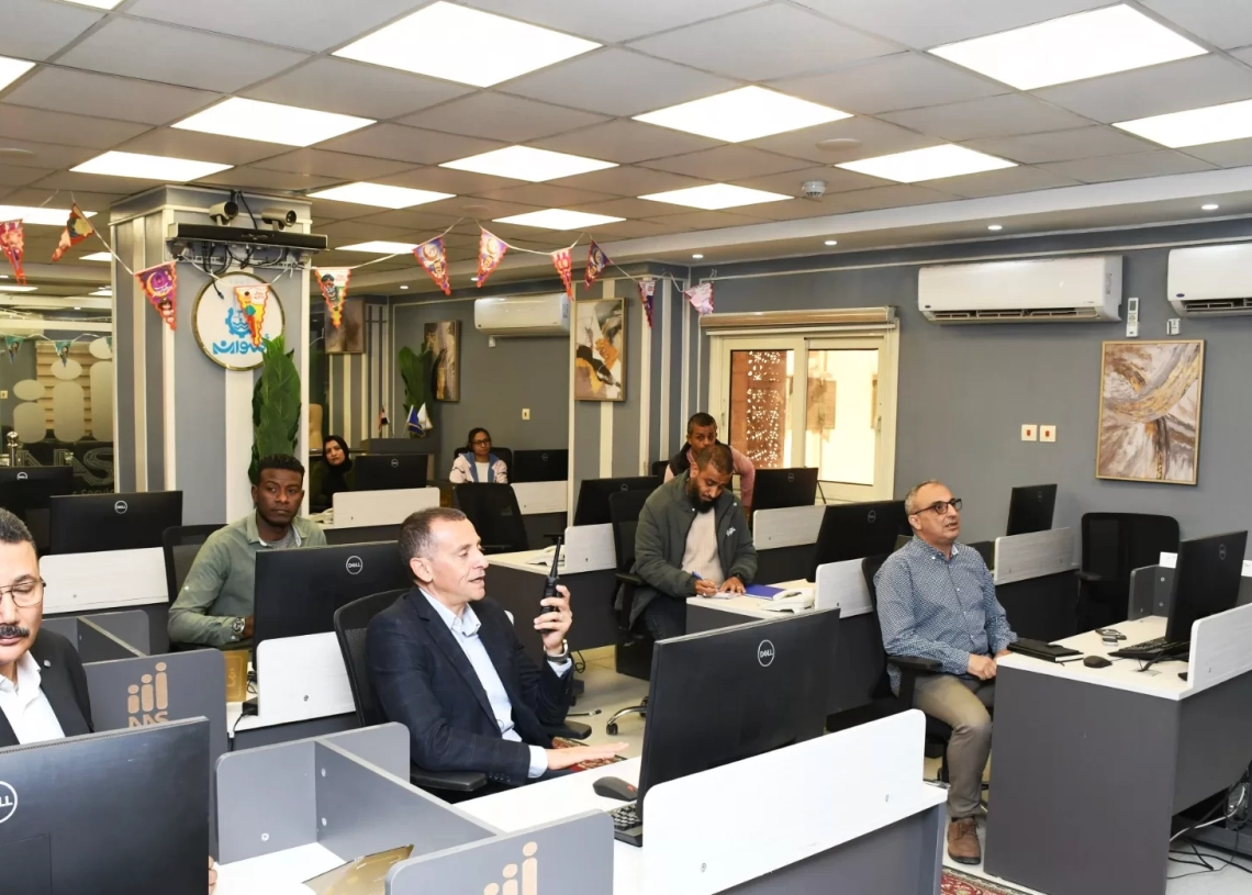 محافظ أسوان يوجه بتنفيذ حملات مكثفة للنظافة وإزالة التعديات 18 - جريدة المساء