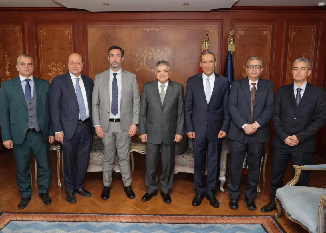 قناة السويس تبحث عودة خدمات Hapag-Lloyd وتعزيز التعاون الملاحي العالمي 27 - جريدة المساء