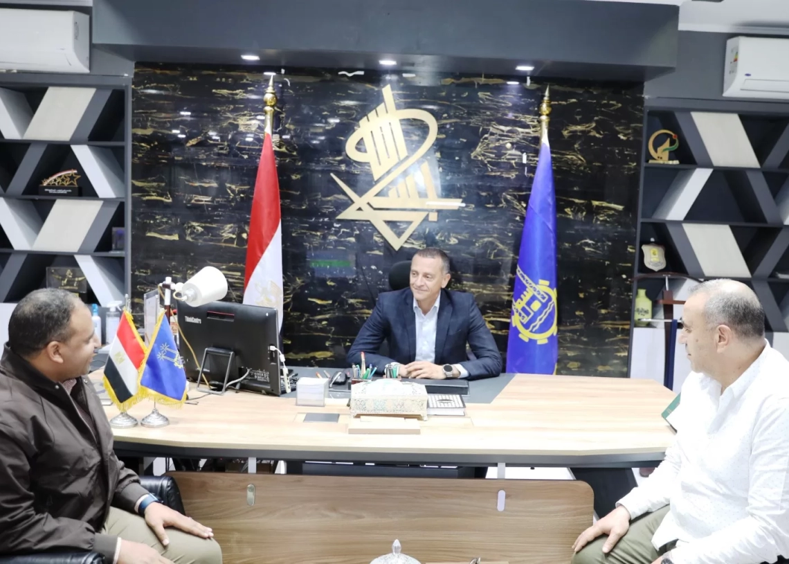 محافظ أسوان : البدء فى تنفيذ المرحلة الأولى بمنطقة الصداقة الجديدة الشهر الجارى لمشروع تحويل الكابلات النحاسية إلى كابلات فايبر داخل مدينة أسوان لخدمة 63 ألف مشترك 18 - جريدة المساء