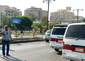 محافظ أسوان يوجه لتشديد الرقابة على خطوط السير والمواقف 27 - جريدة المساء