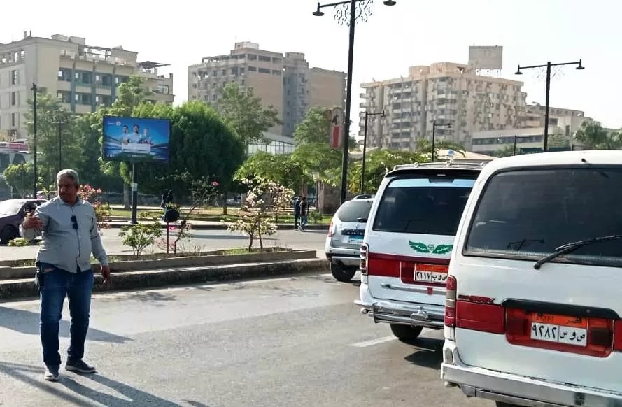 محافظ أسوان يوجه لتشديد الرقابة على خطوط السير والمواقف 17 - جريدة المساء