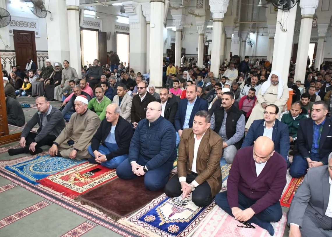 محافظ الفيوم يؤدي صلاة الجمعة بمسجد ناصر الكبير 16 - جريدة المساء