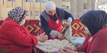 مطابخ الهلال الأحمر يقدم وجبات رمضان ويفتح أبواب الرزق للسيدات 1 - جريدة المساء