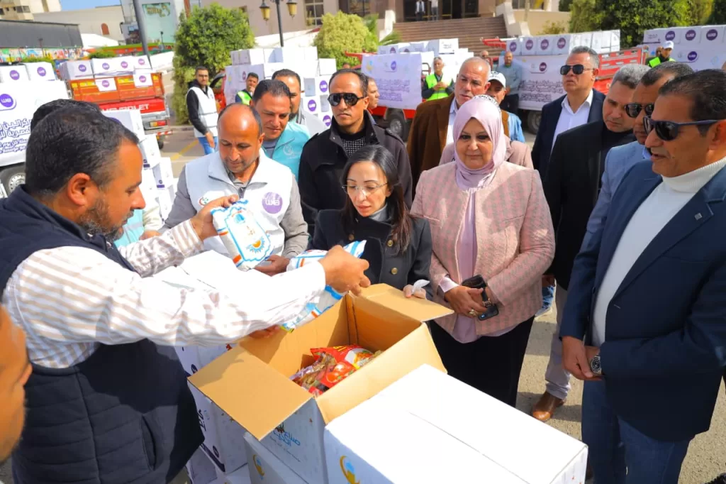 صناع الخير توزع آلاف الكراتين الغذائية للأسر الأولى بالرعاية بالبحيرة 21 - جريدة المساء