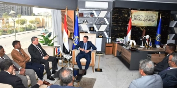 محافظ أسوان يستقبل قيادات المؤسسات والهيئات الحكومية ، وممثلى الأحزاب والنقابات والكيانات الشبابية 1 - جريدة المساء