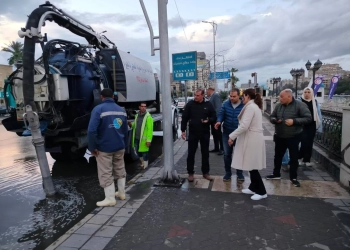 نائب محافظ الجيزة تتابع ميدانيًا شفط مياه الأمطار بالعجوزة وإمبابة 24 - جريدة المساء نائب محافظ الجيزة تتابع ميدانيًا شفط مياه الأمطار بالعجوزة وإمبابة 23 - جريدة المساء