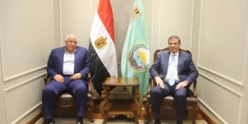 فاروق والزملوط بحثا تعزيز التنمية الزراعية والإنتاج الحيواني بمطروح 2 - جريدة المساء فاروق والزملوط بحثا تعزيز التنمية الزراعية والإنتاج الحيواني بمطروح 1 - جريدة المساء