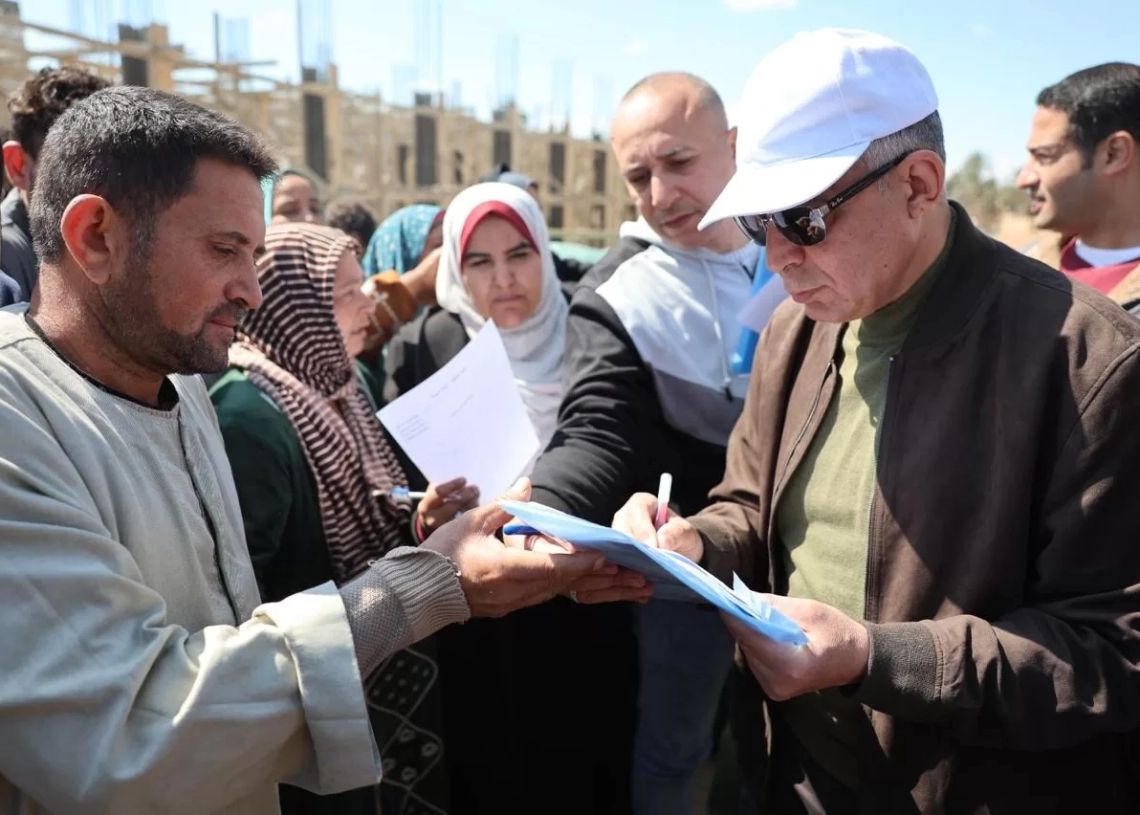 وسط أهالي «الجزائر».. محافظ المنيا يستمع ويلبّي 19 - جريدة المساء