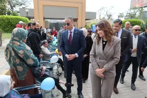بالتعاون مع «صنّاع الخير».. محافظ الجيزة يسلّم ٢٧ كرسيًا متحركًا وأجهزة تعويضية لذوي الهمم 22 - جريدة المساء