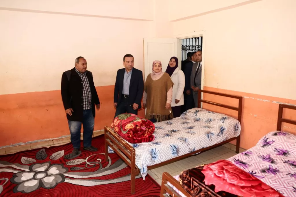 محافظ المنوفية يتفقد دار "كبار بلا مأوي"بمنوف و يأمر بدعم مالي 20 - جريدة المساء