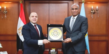 محافظ كفرالشيخ كرم المحافظ السابق حرصا على تواصل الأجيال واستكمال مسيرة التنمية 1 - جريدة المساء