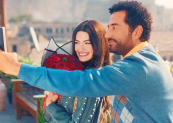 تارا عماد تهدي عمرو سعد باقة ورد وتلتقط معه "سيلفي" رومانسي 27 - جريدة المساء