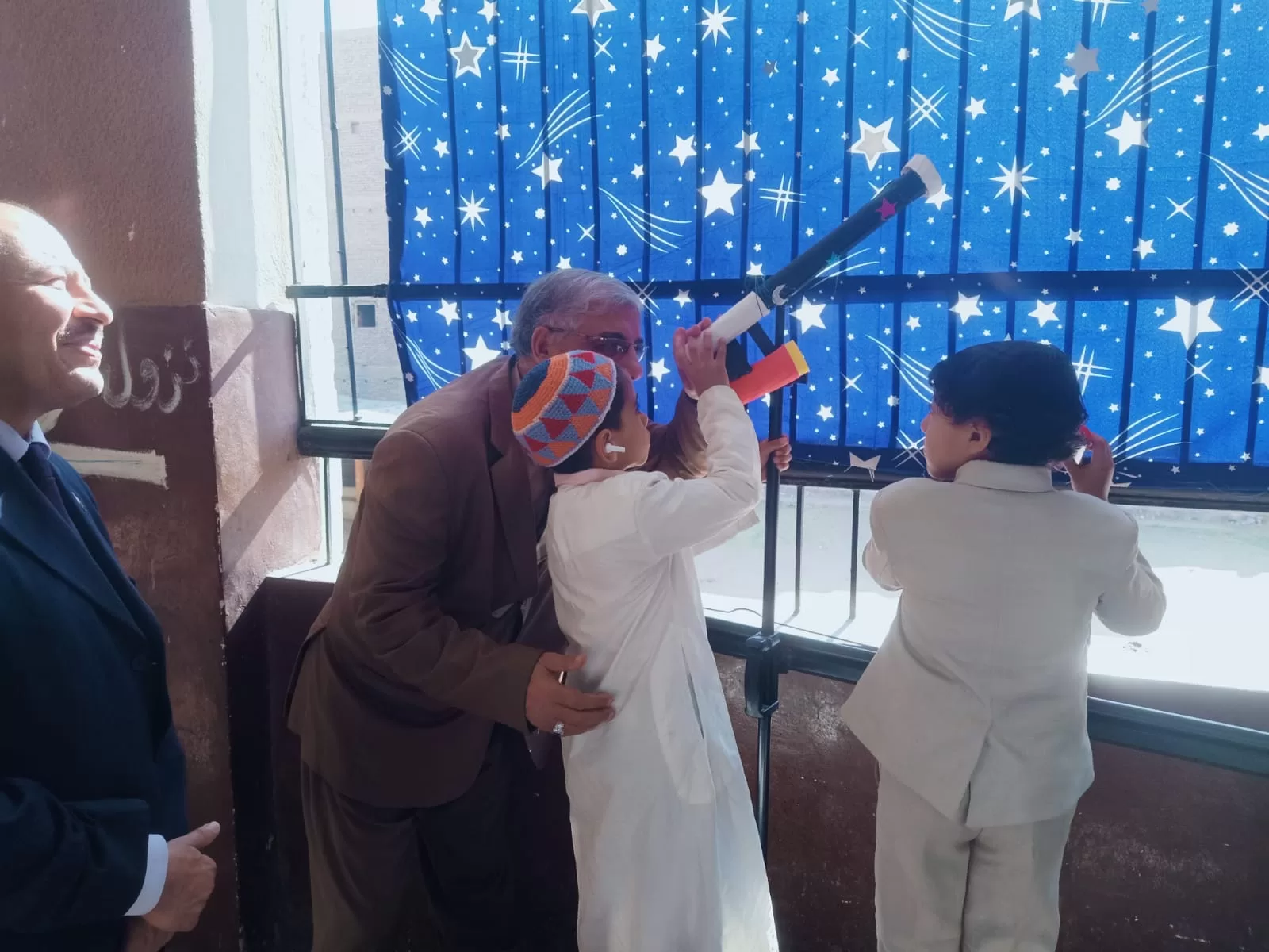 جولة مفاجئة لوكيل تعليم قنا لمتابعة انتظام الدراسة 188 - جريدة المساء