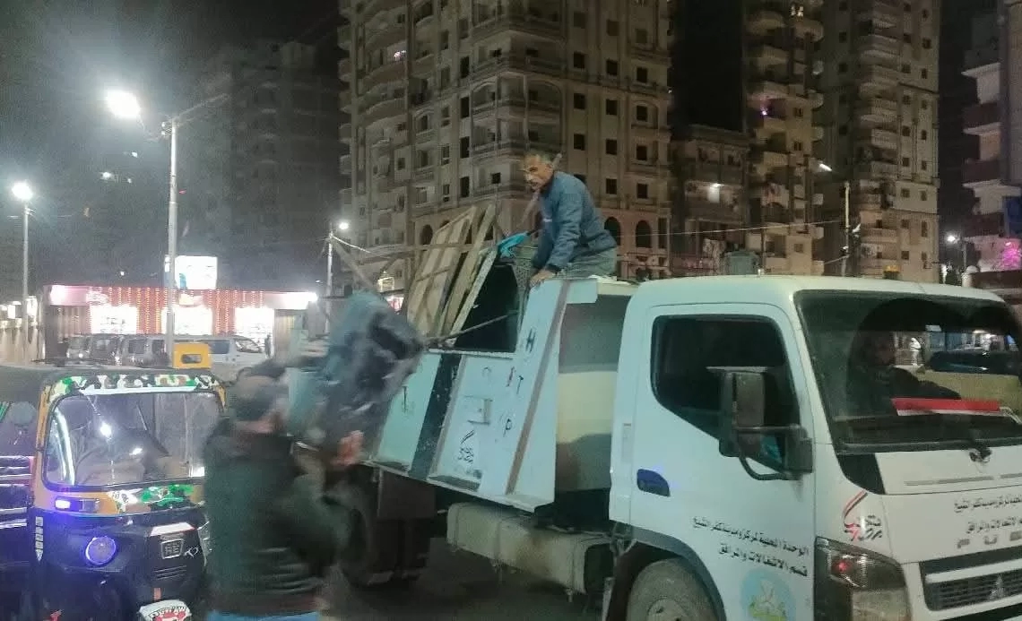 تكثيف الحملات الليليه لرفع الإشغالات والتعديات على حرم الشوارع خلال شهر رمضان بكفر الشيخ 20 - جريدة المساء تكثيف الحملات الليليه لرفع الإشغالات والتعديات على حرم الشوارع خلال شهر رمضان بكفر الشيخ 19 - جريدة المساء