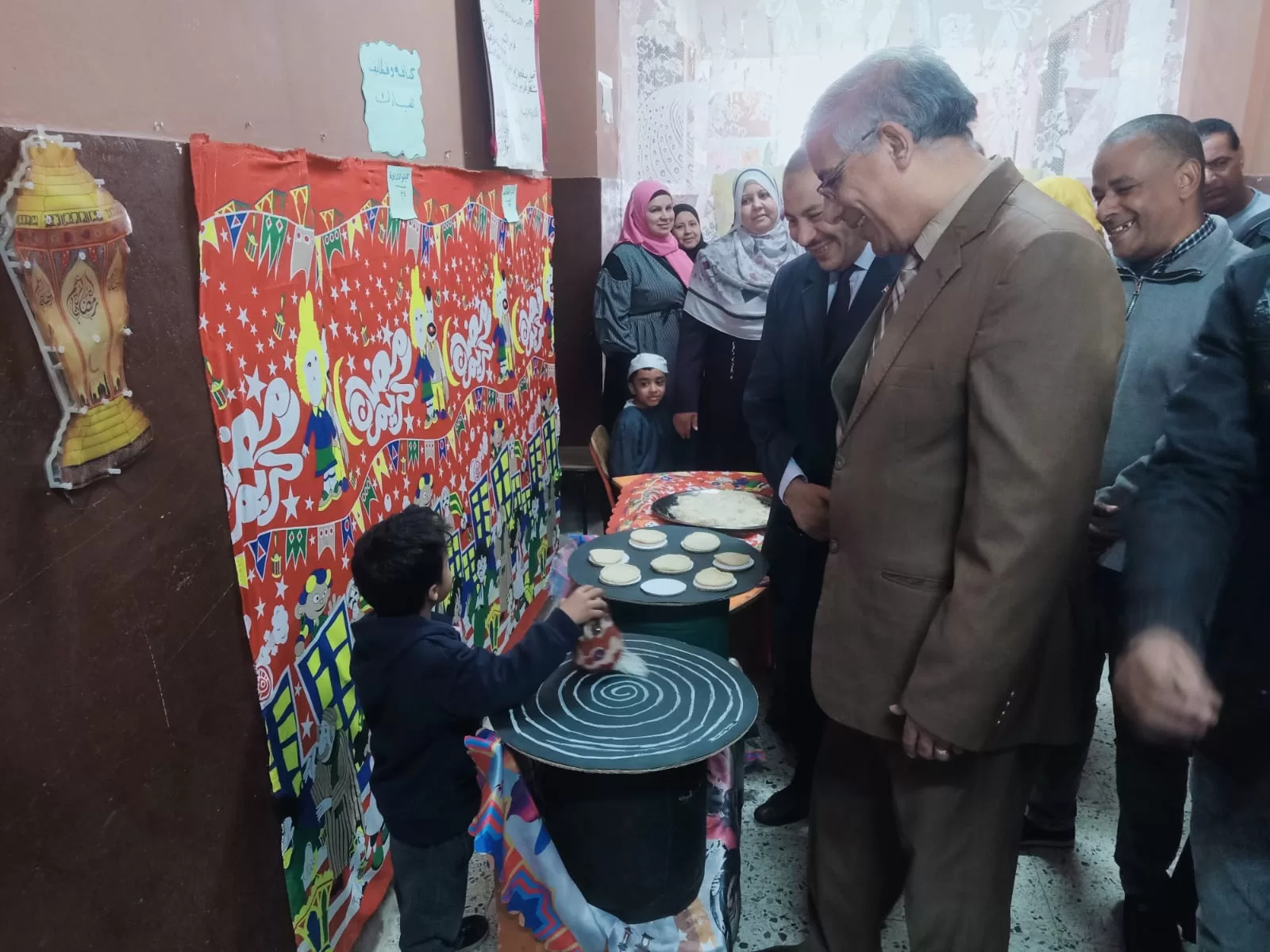 جولة مفاجئة لوكيل تعليم قنا لمتابعة انتظام الدراسة 180 - جريدة المساء