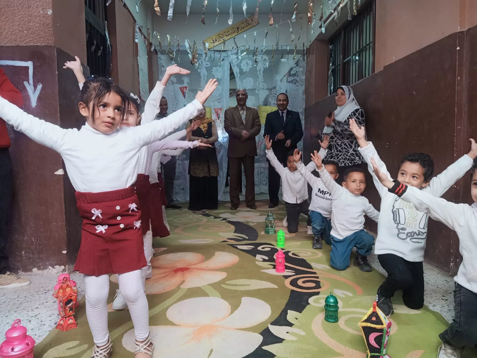 جولة مفاجئة لوكيل تعليم قنا لمتابعة انتظام الدراسة 158 - جريدة المساء