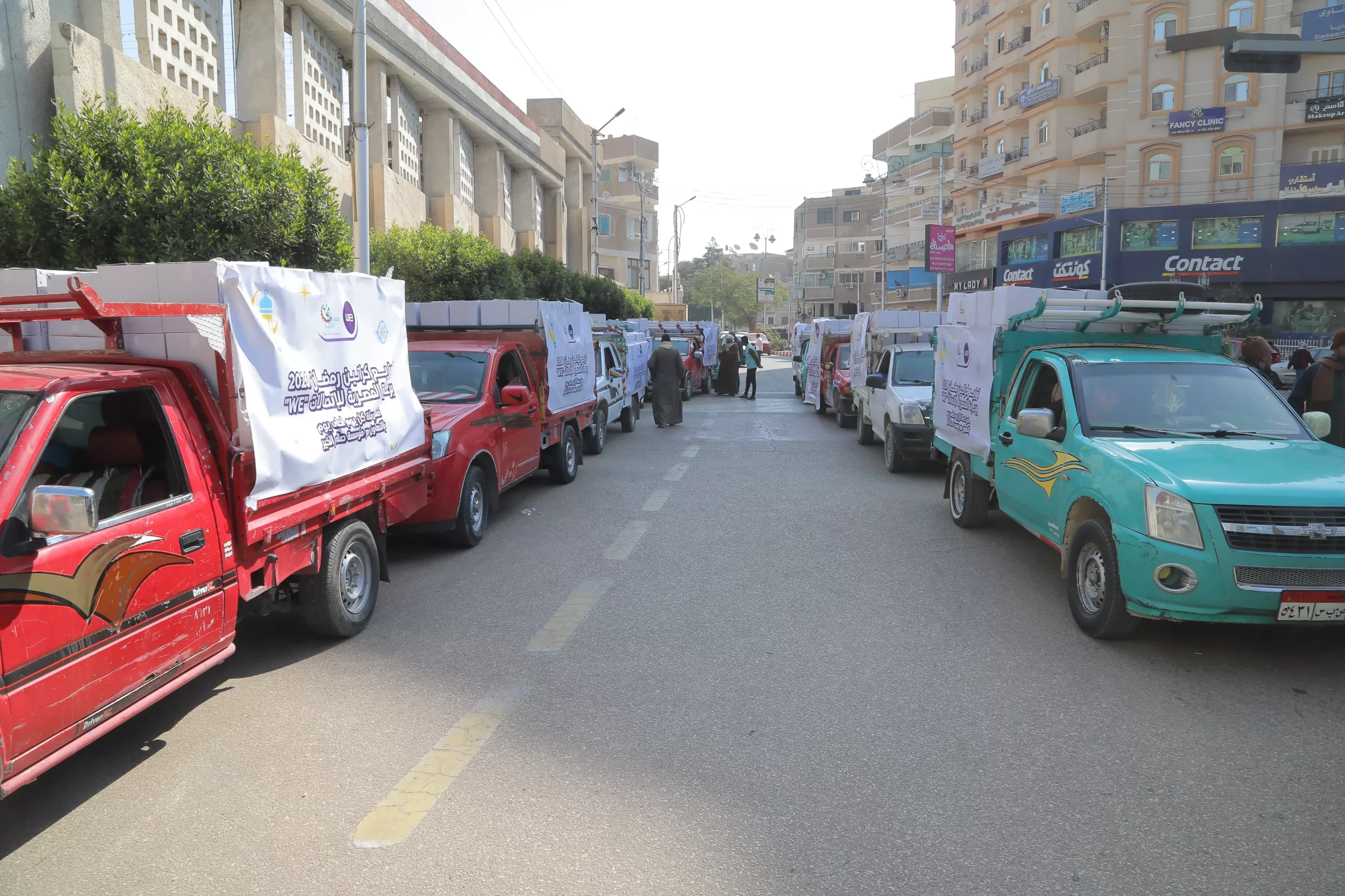 محافظ قنا يطلق قافلة "المصرية للاتصالات" و"صناع الخير" لتوزيع 3 آلاف كرتونة رمضان 33 - جريدة المساء
