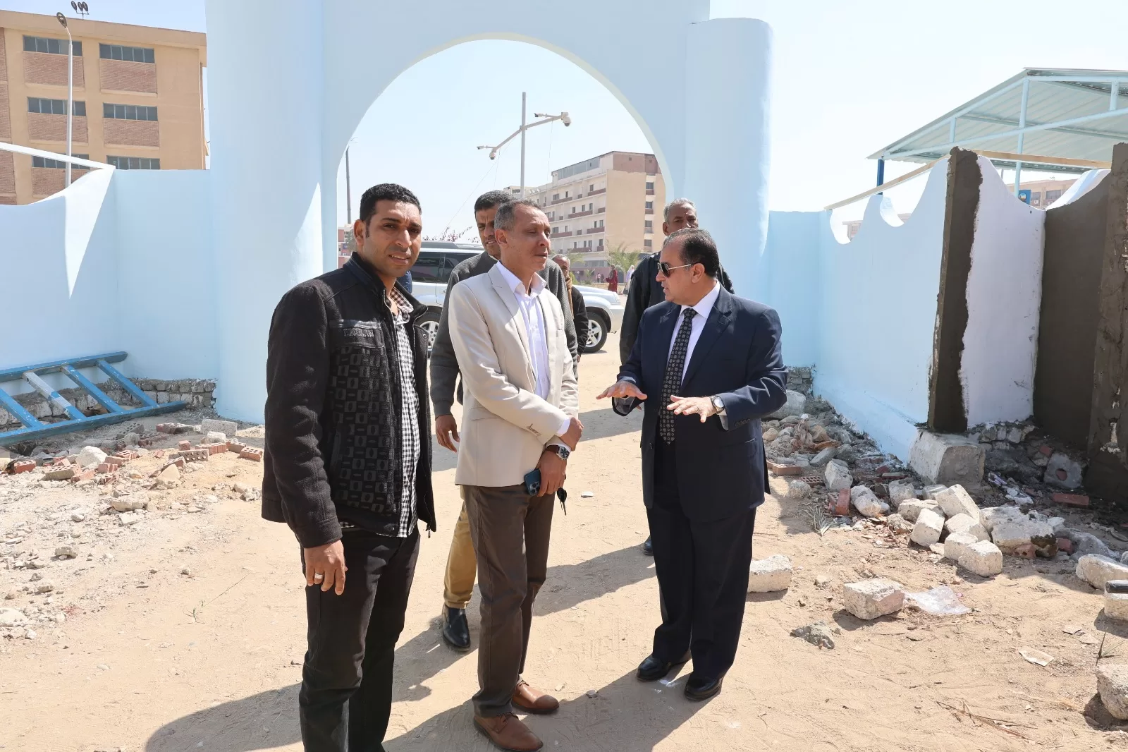 رئيس جامعة قنا يتفقد المدن الجامعية لمتابعة انتظام العمل بها 71 - جريدة المساء