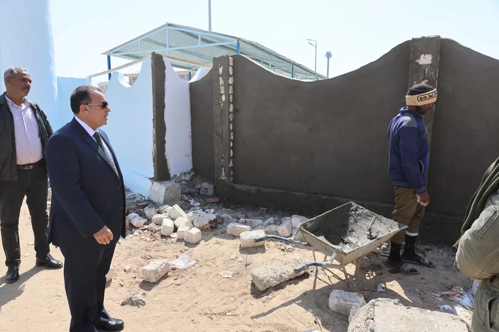 رئيس جامعة قنا يتفقد المدن الجامعية لمتابعة انتظام العمل بها 65 - جريدة المساء