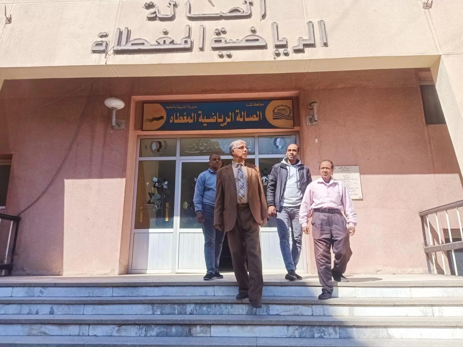 وكيل تعليم قنا يتفقد مركز التطوير التكنولوجي والمعسكر الدائم 39 - جريدة المساء
