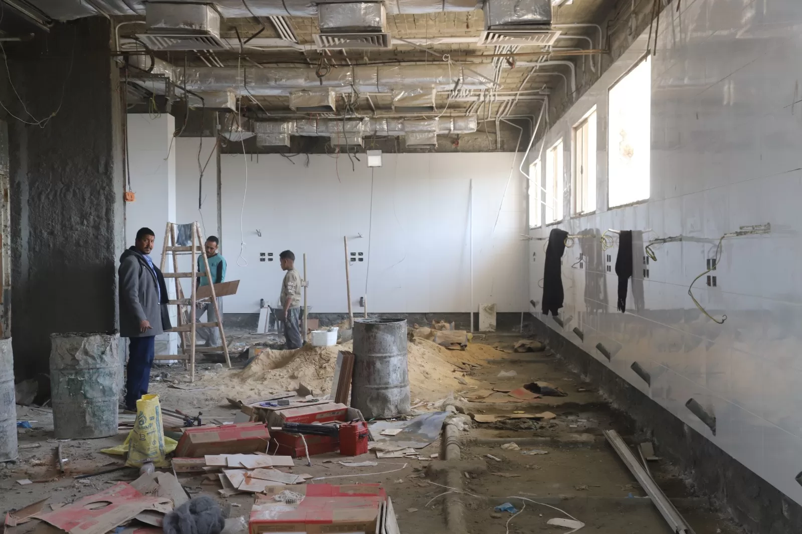 رئيس جامعة قنا يتفقد أعمال تطوير وحدة الغسيل الكلوي بمستشفى الحرم الجامعي 58 - جريدة المساء