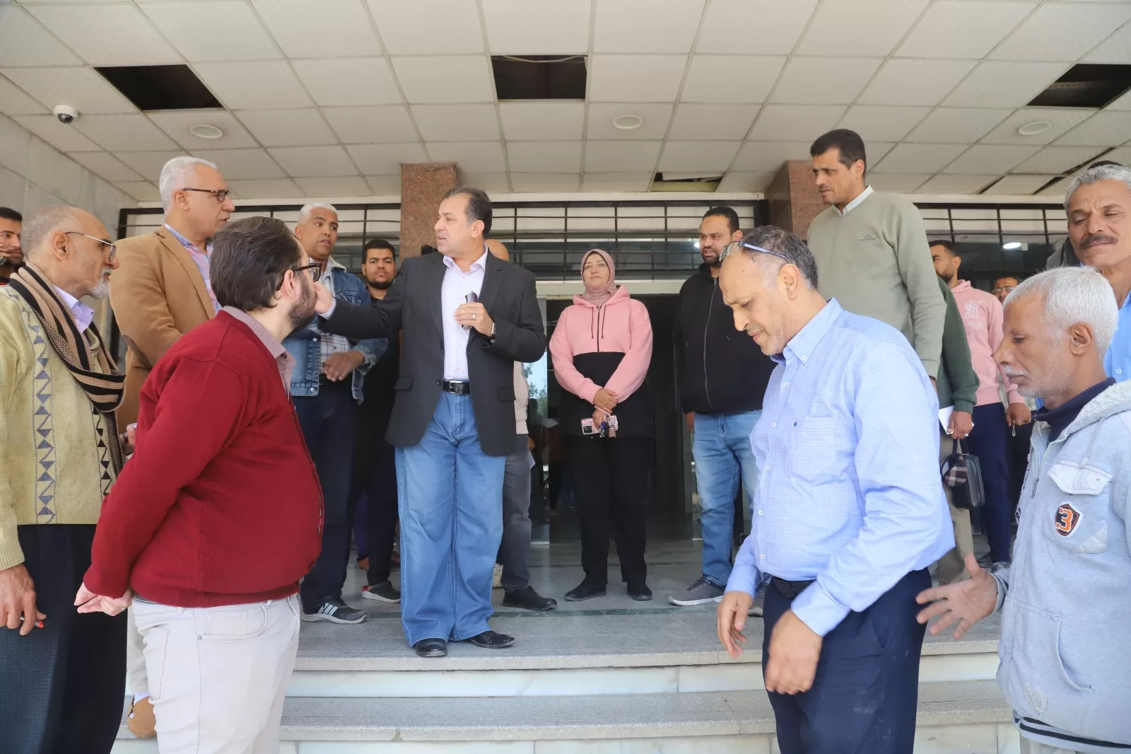 رئيس جامعة قنا يتفقد أعمال تطوير وحدة الغسيل الكلوي بمستشفى الحرم الجامعي 56 - جريدة المساء