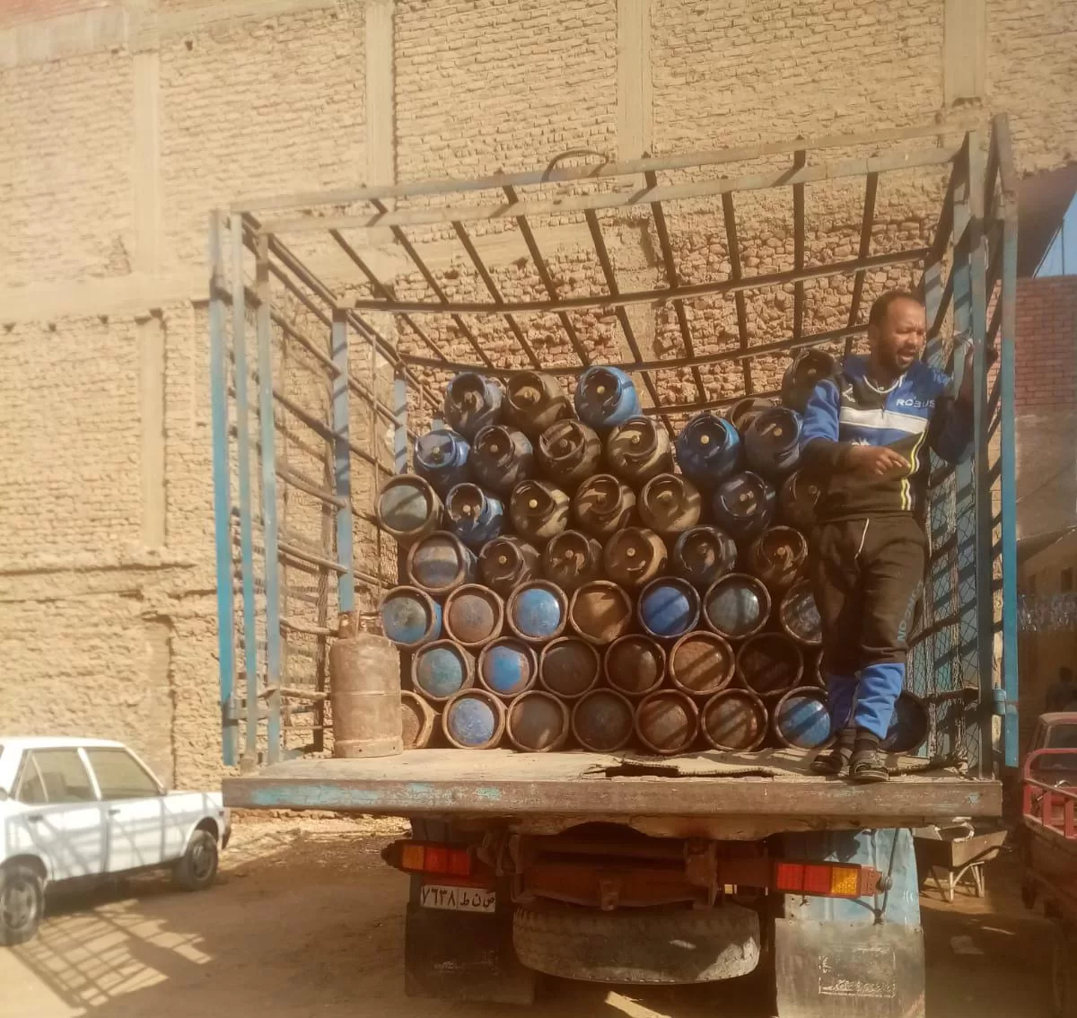 تموين قنا: ضخ 28 ألف أسطوانة بوتاجاز منزلية و2000 تجارية 49 - جريدة المساء