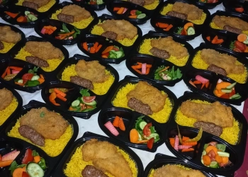 "بوابتك للخير" تواصل توزيع وجبات إفطار صائم.. وتستهدف 3000 وجبة خلال رمضان 33 - جريدة المساء "بوابتك للخير" تواصل توزيع وجبات إفطار صائم.. وتستهدف 3000 وجبة خلال رمضان 32 - جريدة المساء