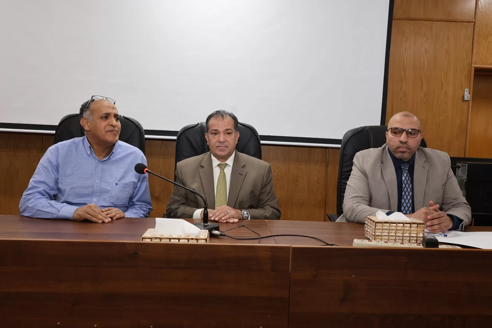 رئيس جامعة قنا يستعرض خطة التحول الرقمي للخدمات بالمستشفيات الجامعية 55 - جريدة المساء