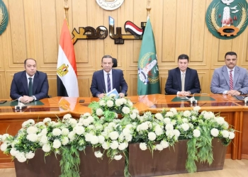 محافظ المنوفية يلتقى مديرى الشباب والطب البيطري 25 - جريدة المساء
