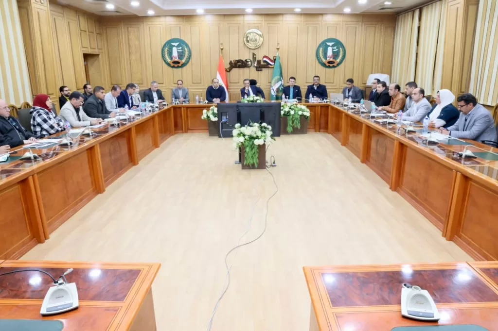 «الغريب» يستعرض نسب إنجاز مشروعات الخطة الاستثمارية ببركة السبع و تلا و السادات 21 - جريدة المساء