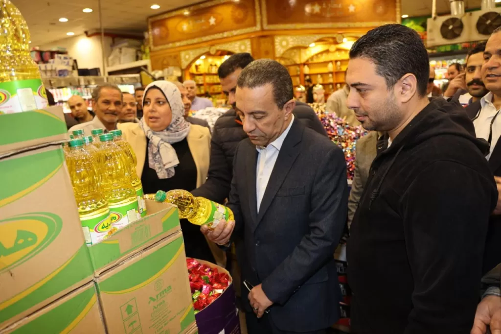 المنوفية: المحافظ يتفقد إحدى السلاسل التجارية بقويسنا 21 - جريدة المساء