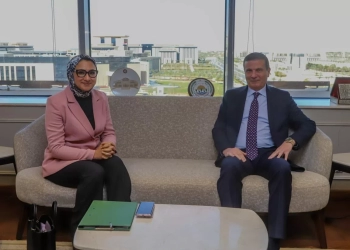 وزير الزراعة يبحث مع محافظ الوادي الجديد سبل تعزيز التنمية الزراعية الشاملة بالمحافظة 37 - جريدة المساء