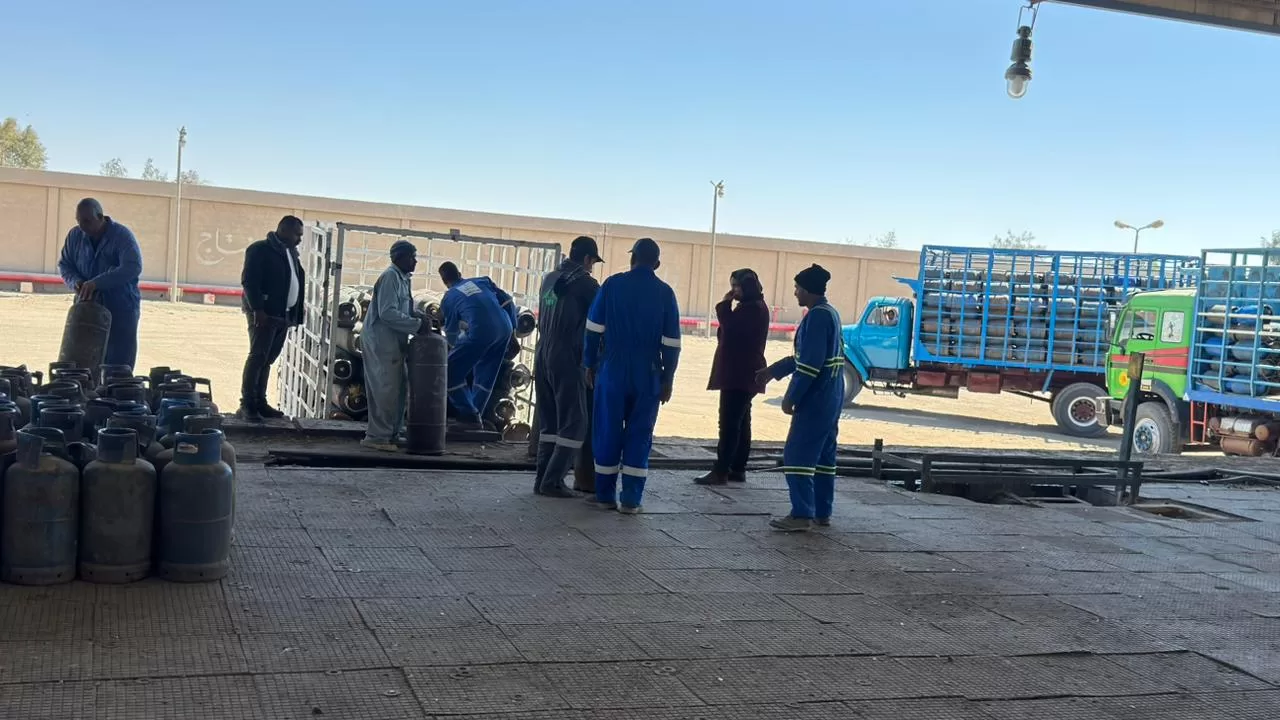 15 محضرًا في حملة مفاجئة للتموين على مصانع ومستودعات البوتاجاز بقنا 61 - جريدة المساء