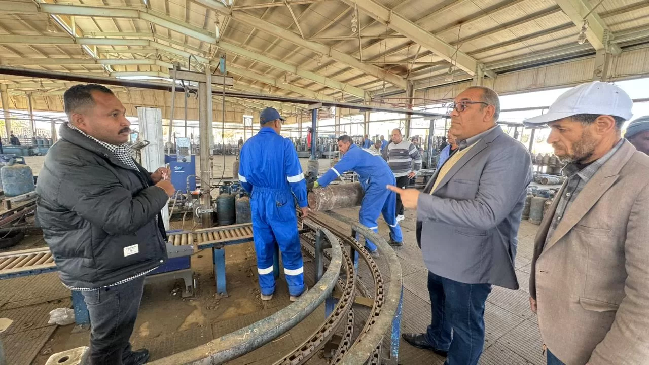 15 محضرًا في حملة مفاجئة للتموين على مصانع ومستودعات البوتاجاز بقنا 67 - جريدة المساء