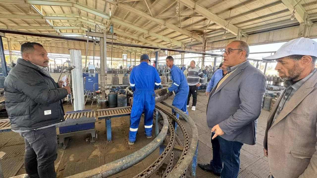 15 محضرًا في حملة مفاجئة للتموين على مصانع ومستودعات البوتاجاز بقنا 65 - جريدة المساء