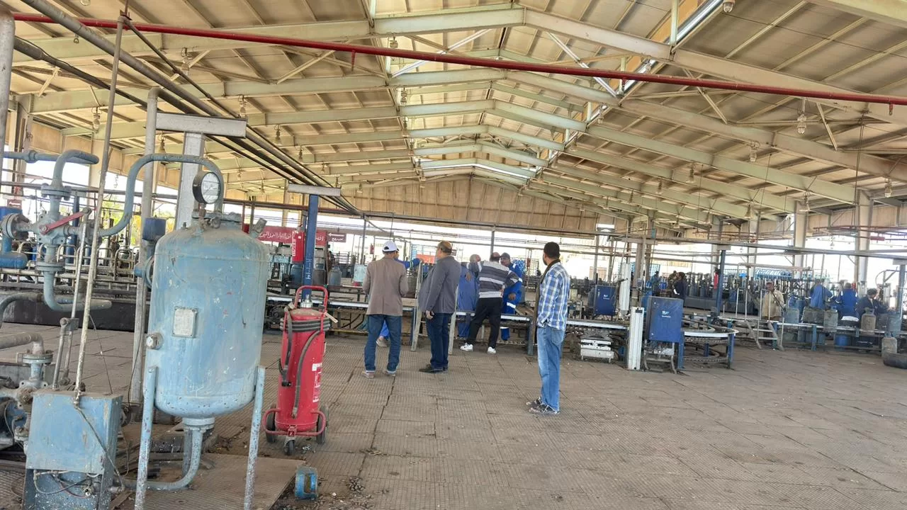 15 محضرًا في حملة مفاجئة للتموين على مصانع ومستودعات البوتاجاز بقنا 71 - جريدة المساء