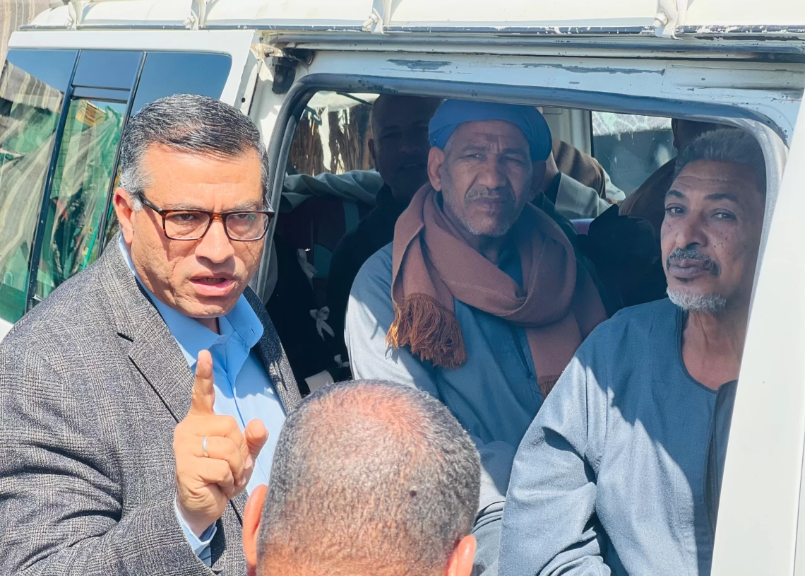محافظ قنا يتابع سير العمل بمجمع المواقف.. ويشدد على الالتزام بتطبيق التعريفة الجديدة للركوب 18 - جريدة المساء