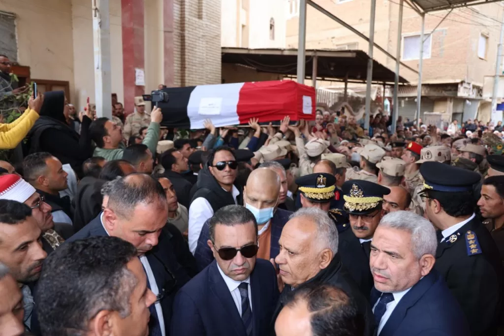 فى جنازة عسكرية وشعبية مهيبة الأهالى يودعون الشهيد العميد أحمد سمير بـ «شنشور أشمون» 20 - جريدة المساء