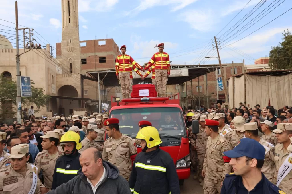 فى جنازة عسكرية وشعبية مهيبة الأهالى يودعون الشهيد العميد أحمد سمير بـ «شنشور أشمون» 24 - جريدة المساء