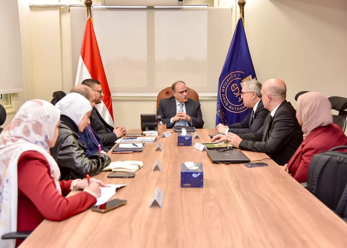 رئيس هيئة الدواء ووفد إحدى الشركات التركية بحثا التعاون وتوطين صناعة الدواء 18 - جريدة المساء