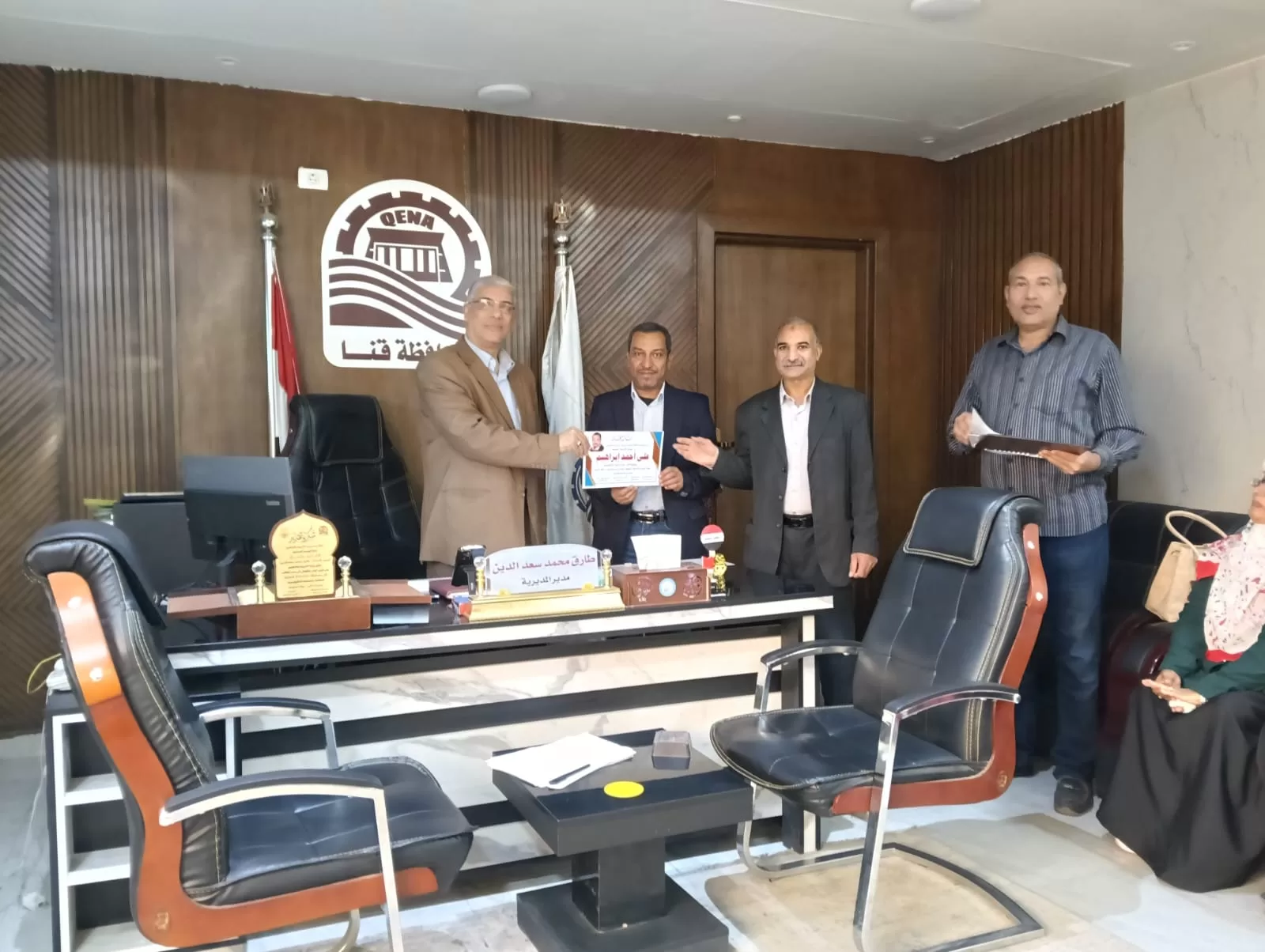 وكيل تعليم قنا يكرّم موجهي اللغة العربية ومدرسة نجع العرب الإعدادية تقديرًا لجهودهم التعليمية 45 - جريدة المساء