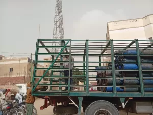 محافظ الجيزة يتابع توزيع 950 أسطوانة بوتاجاز إضافية بقريتي اتريس وأبو غالب بمنشأة القناطر 51 - جريدة المساء