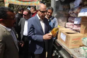 محافظ المنيا يتفقد قافلة السلع بالروضة بملوي 23 - جريدة المساء