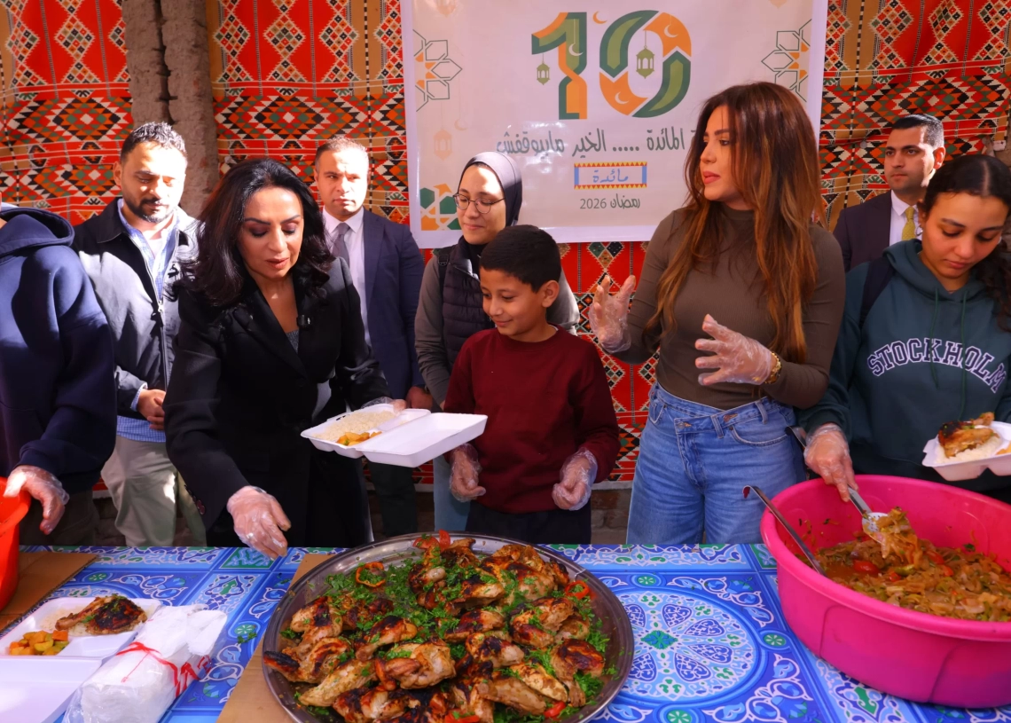 وزيرة التضامن تتفقد مطبخ إطعام "مبادرة مائدة".. وتشارك فى إعداد وجبات الإفطار 19 - جريدة المساء